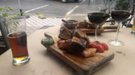 Asador El Churrasco Bife Y Tinto